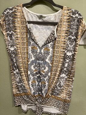 Lucky Brand Tie-Bottom Top with Gold & Gray Ornamental Print